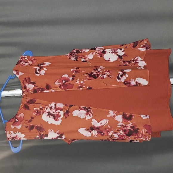 Ladies top - Picture 2 of 3